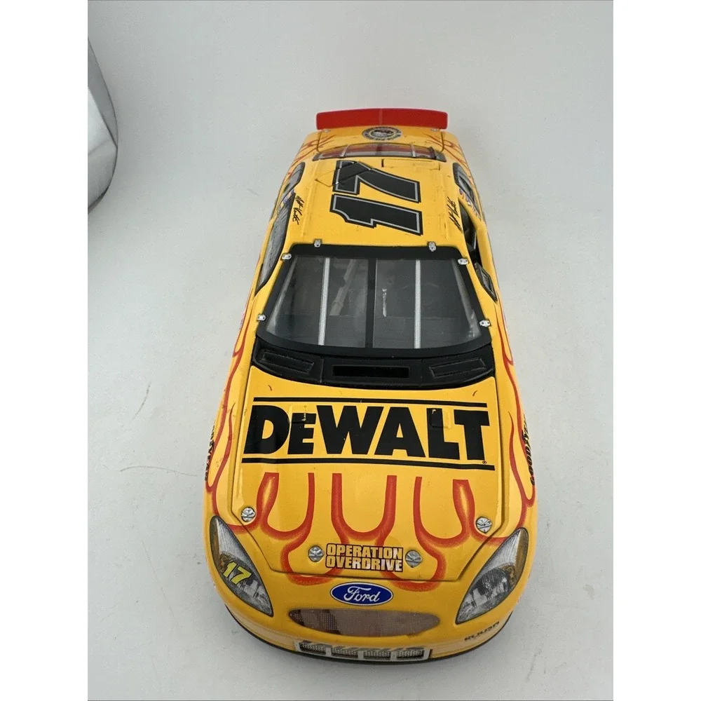 1:24 TEAM CALIBER OWNERS 02 #17 DEWALT FLAMES TAURUS MATT KENSETH Limited Editio